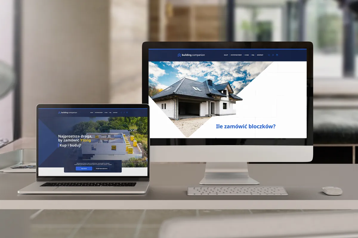 Building Companion: laptop i monitor na biurku, strona główna z hasłem Kup i buduj! i sekcja Ile zamówić bloczków?