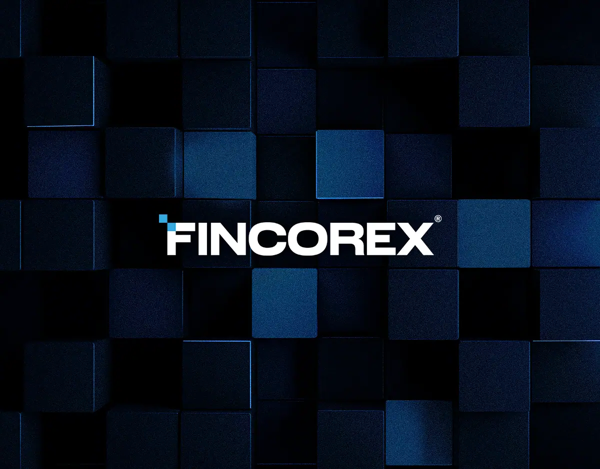 Fincorex: białe logo z niebieskimi kwadratami przy literze F na tle granatowych sześcianów