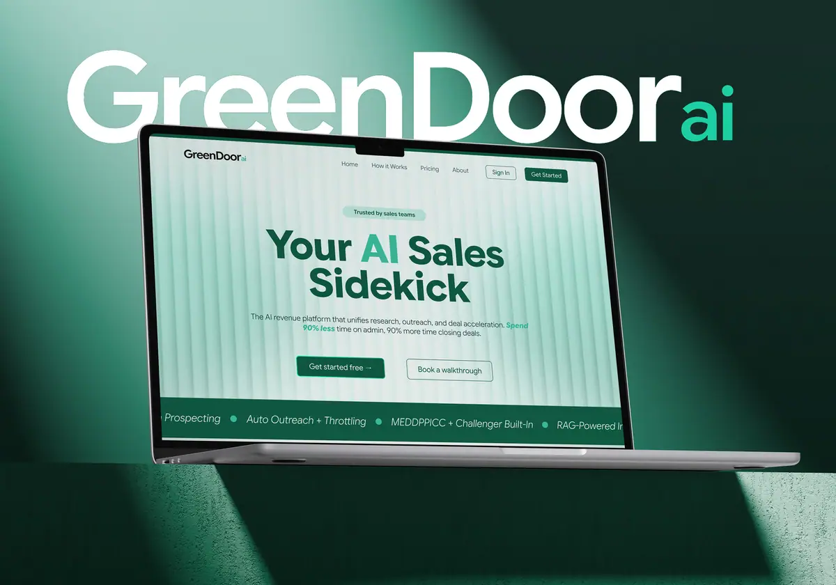 GreenDoorAi: duży napis GreenDoor ai i laptop z nagłówkiem Your AI Sales Sidekick na ciemnozielonym tle