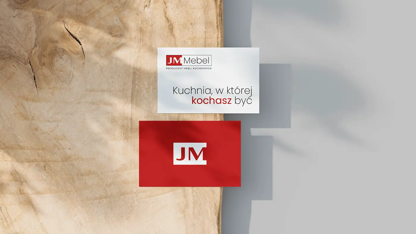 JM Mebel: biała karta z logo i hasłem Kuchnia, w której kochasz być oraz czerwona karta z sygnetem JM