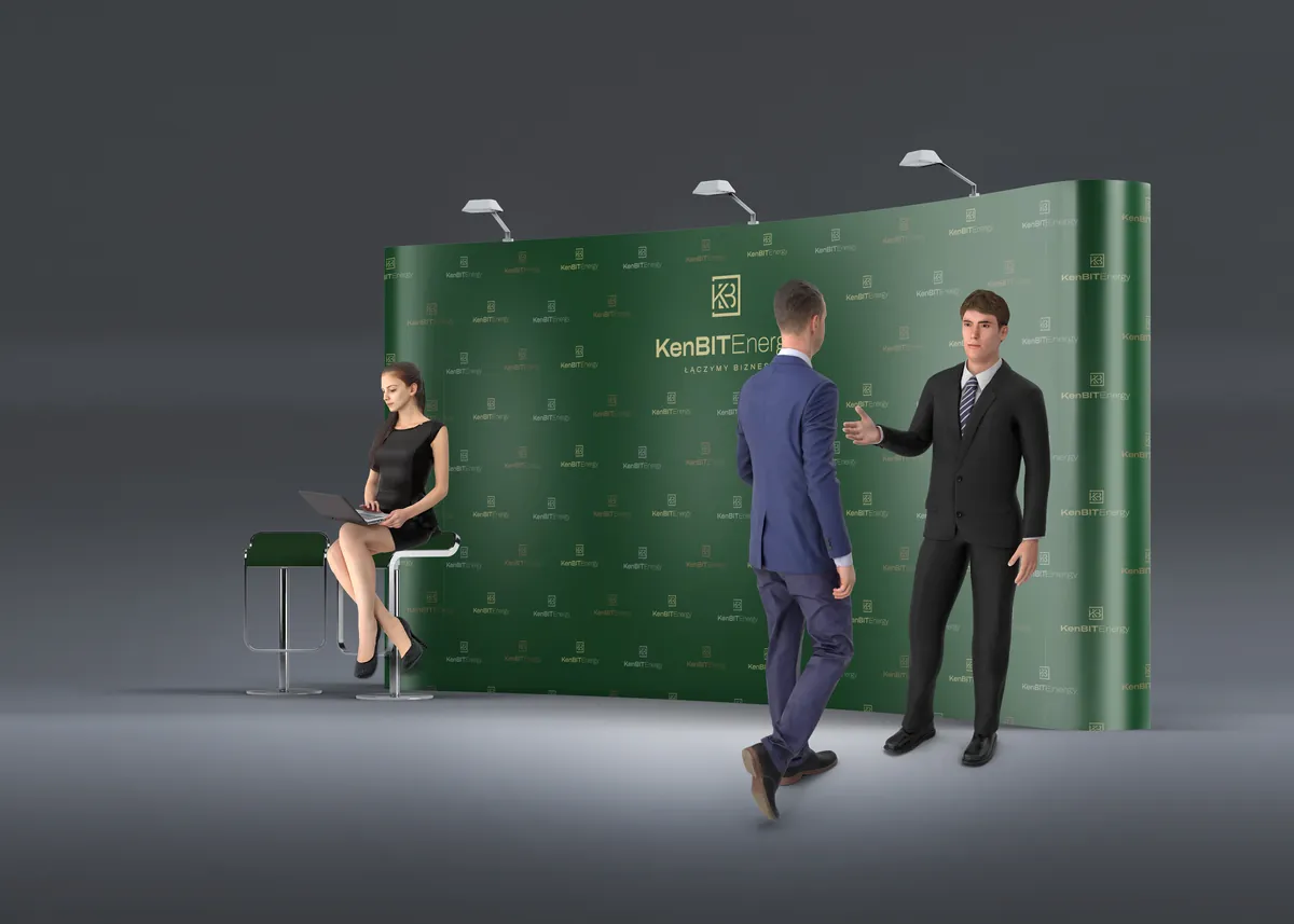 KenBIT Energy: zielona ścianka z logo, przed nią dwóch mężczyzn w garniturach i kobieta z laptopem