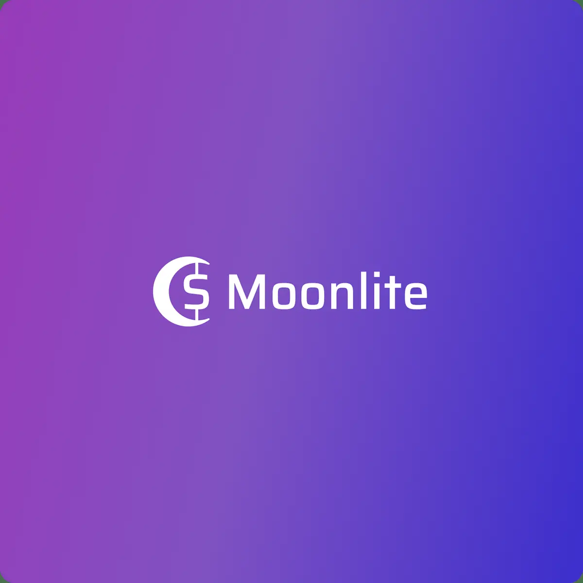 Moonlite: białe logo z sierpem księżyca na fioletowo-niebieskim gradiencie