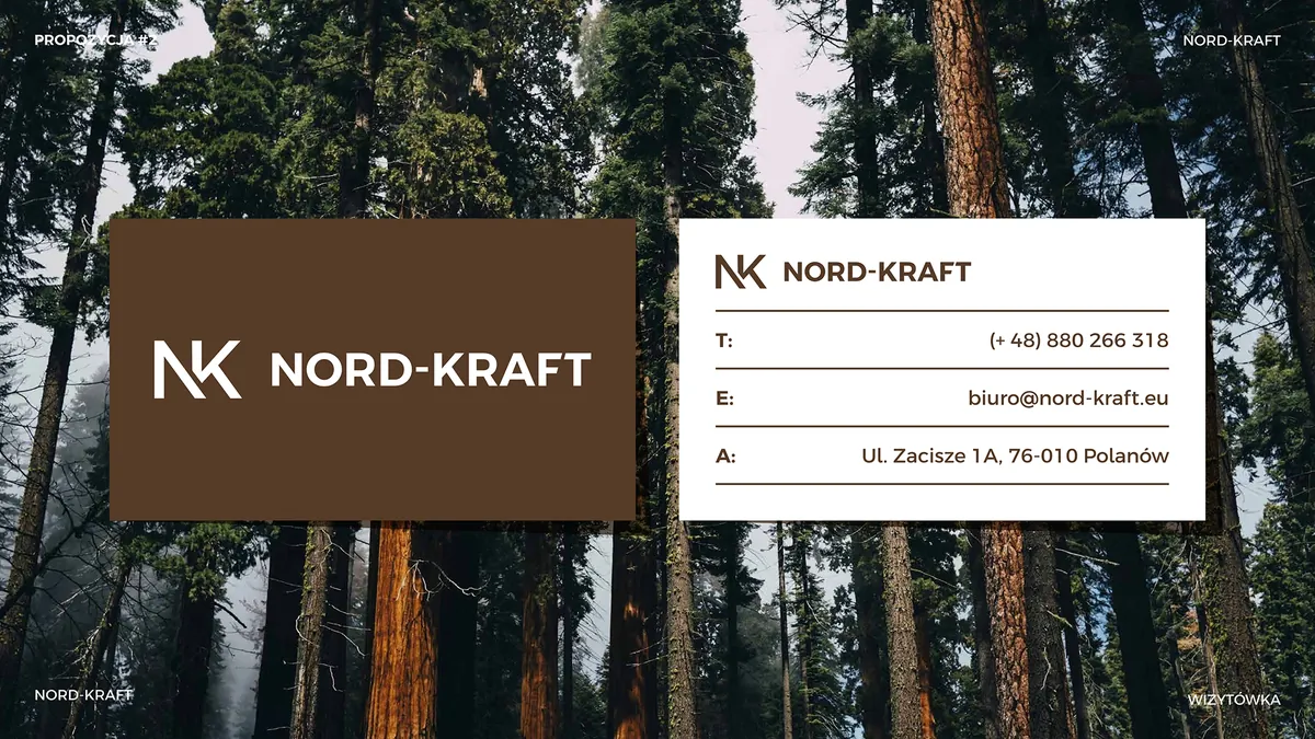 Nord Kraft: brązowa wizytówka z białym logo i biała z danymi kontaktowymi na tle wysokich drzew w lesie