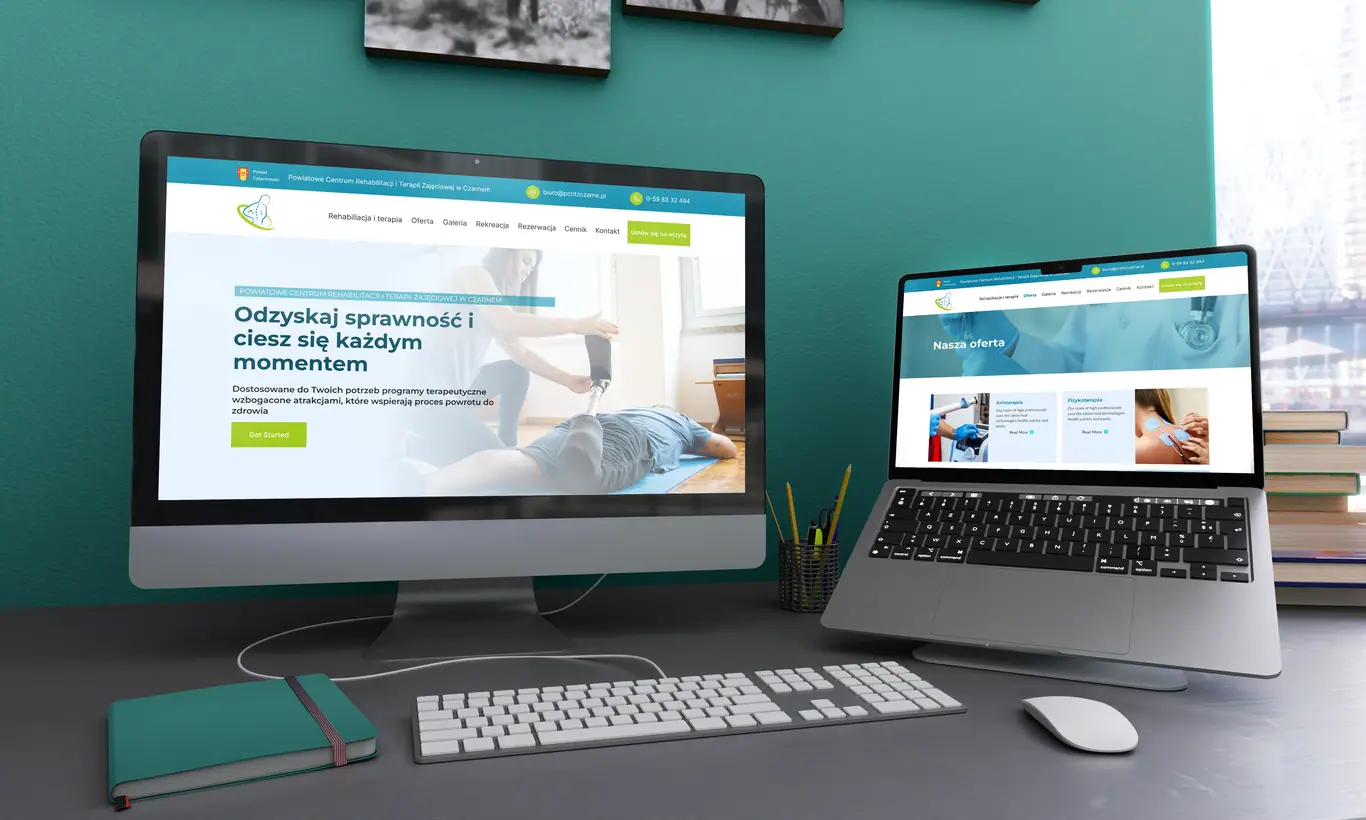 PCRiTZ w Czarnem: strona główna na monitorze i podstrona Nasza oferta na laptopie